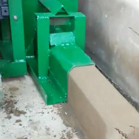 擠壓式路沿石成型機